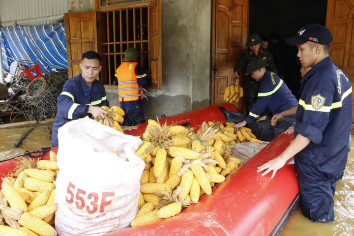 Mưa lớn tại Lai Châu gây ngập lụt và sạt lở nghiêm trọng , người dân Cần sơ tán - Ảnh 3.