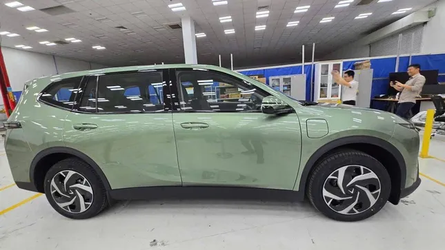 Ảnh thực tế mẫu MPV VinFast Limo Green vừa lộ diện - Ảnh 4.