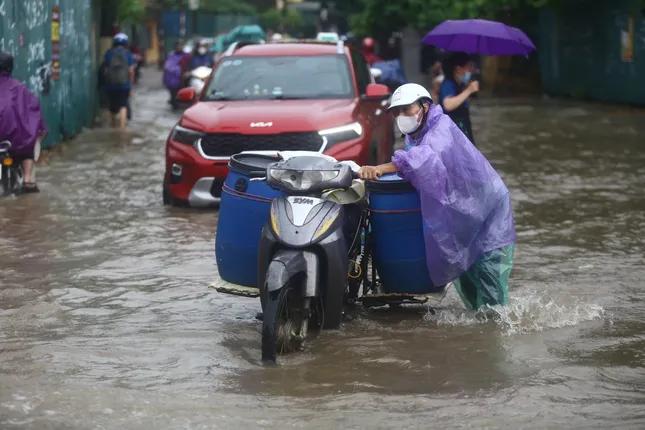 Miền Bắc sắp đón mưa lớn , nắng nóng Miền Trung tiếp tục gay gắt - Ảnh 1.