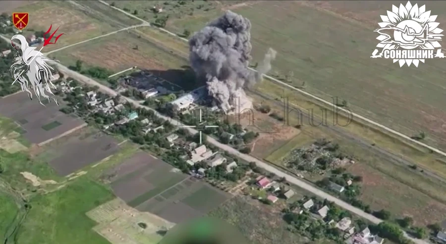 MiG - 29 Ukraine tiêu diệt trung tâm điều khiển máy bay không người lái FPV ở Kherson - Ảnh 1.