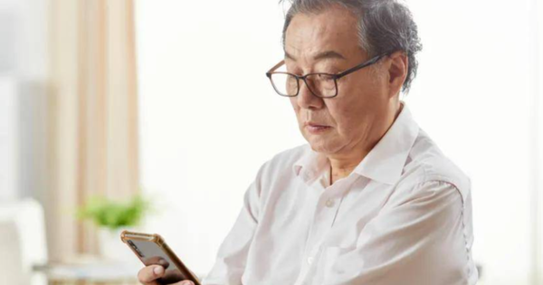Bố chồng ở bẩn khủng khiếp nhưng không để ai dọn hộ, phải cho đến khi bị chuột bò ra từ bãi rác trong phòng mình cắn thì ông mới thay đổi- Ảnh 1.
