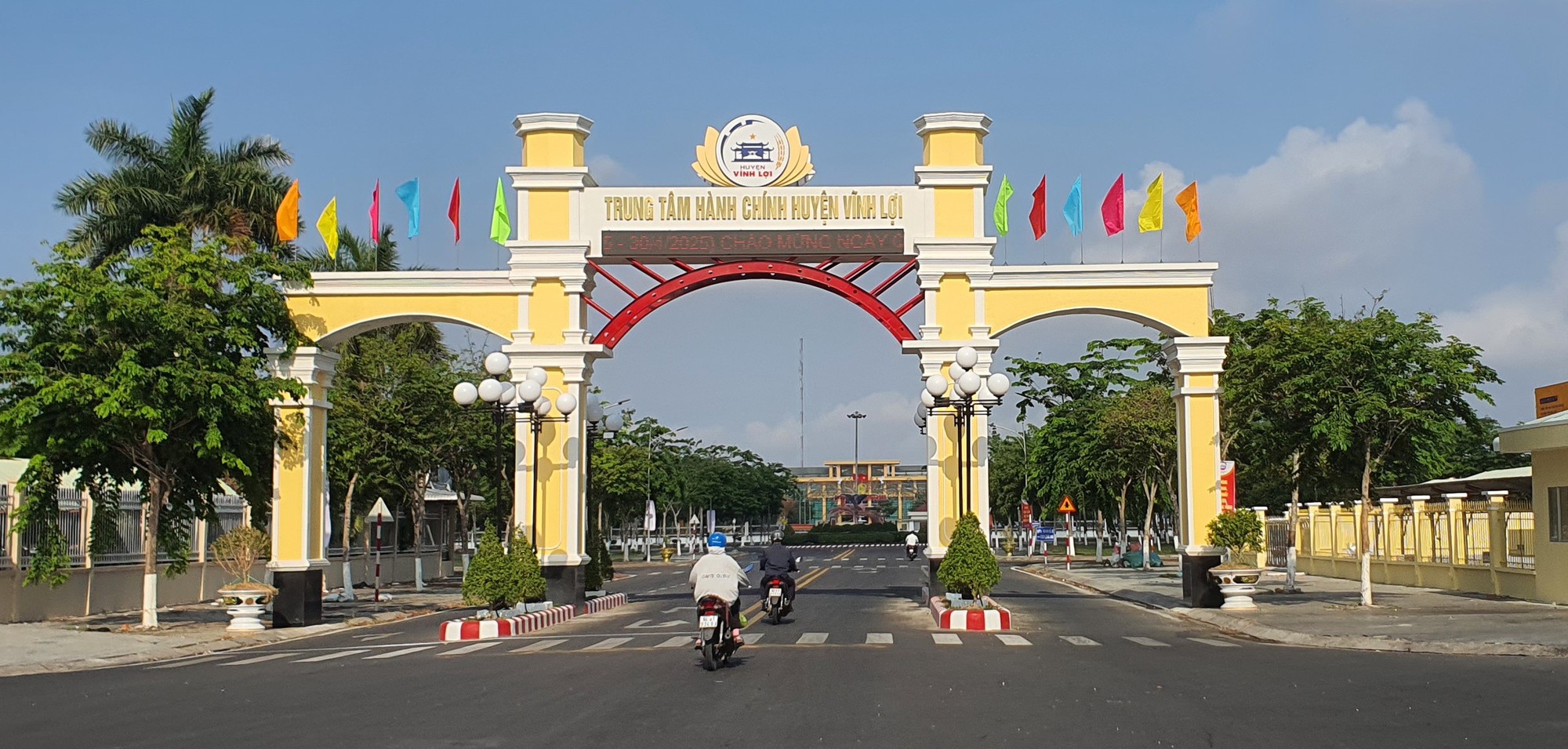 Bí thư huyện ở Bạc Liêu nói gì về thông tin "nợ tiền cây kiểng, bị chủ đào mang về" - Ảnh 1.