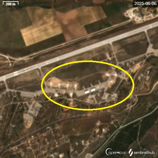 Ảnh vệ tinh tiết lộ động thái bất thường của Nga tại 14 căn cứ không quân - Ảnh 4.