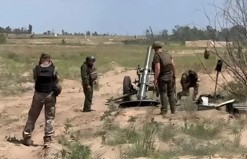 Súng cối Triều Tiên 140 mm tham chiến cùng Quân đội Nga - Ảnh 1.