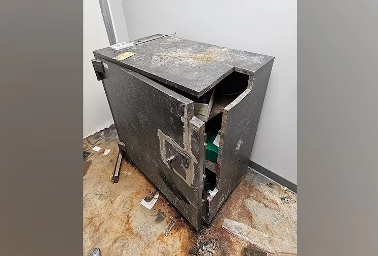 Đột nhập két sắt, trộm cuỗm trang sức trị giá 1,3 triệu USD - Ảnh 1.