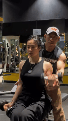 Lộ cảnh tập luyện gi&uacute;p Angela Phương Trinh th&agrave;nh c&ocirc; g&aacute;i lực điền cơ bắp g&acirc;y x&ocirc;n xao c&otilde;i mạng- Ảnh 1.