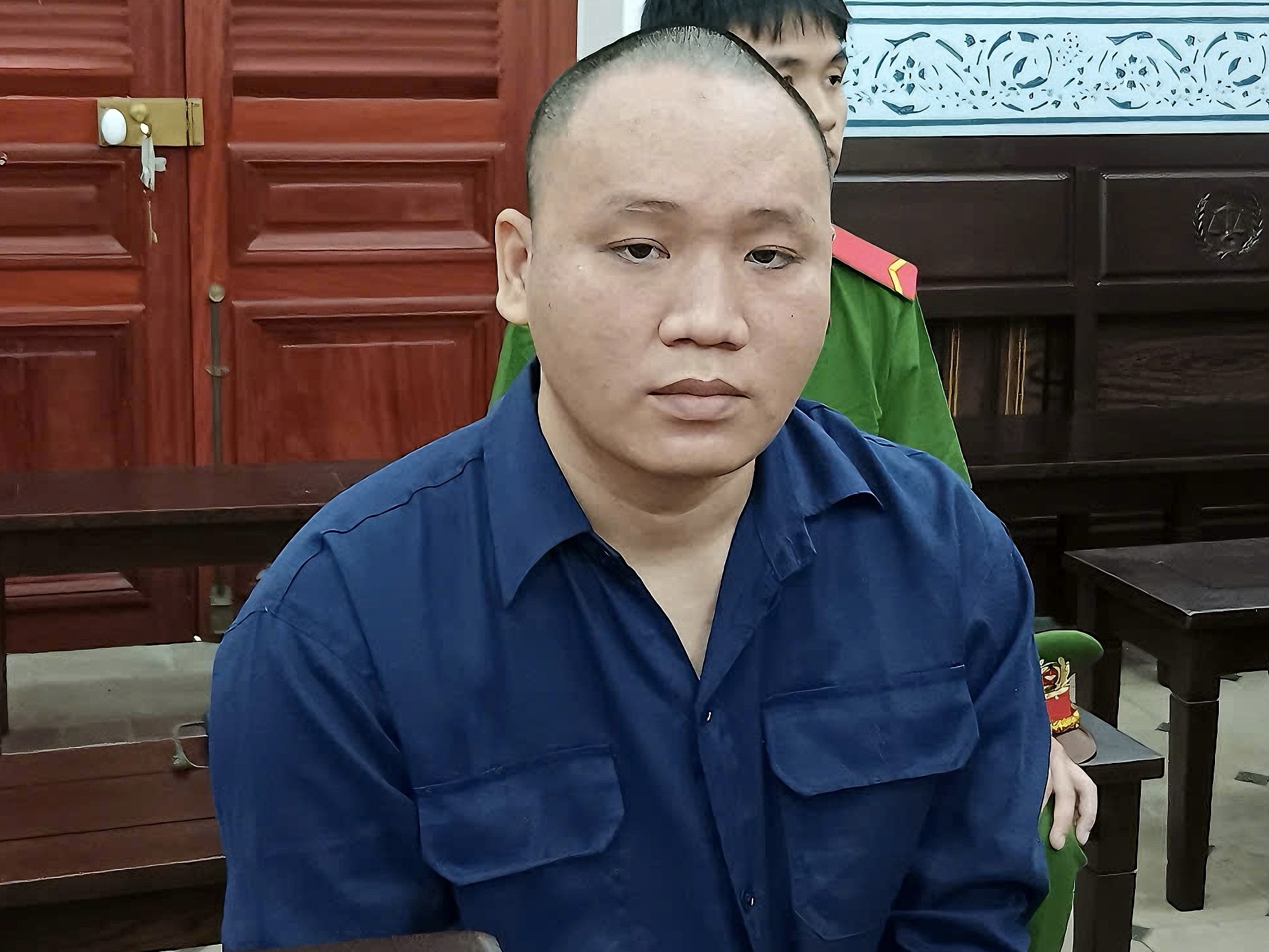 Lê Hoàng Vũ rút dao tấn công cảnh sát khu vực Tại TPHCM: Phiên tòa Giết người - Ảnh 1.