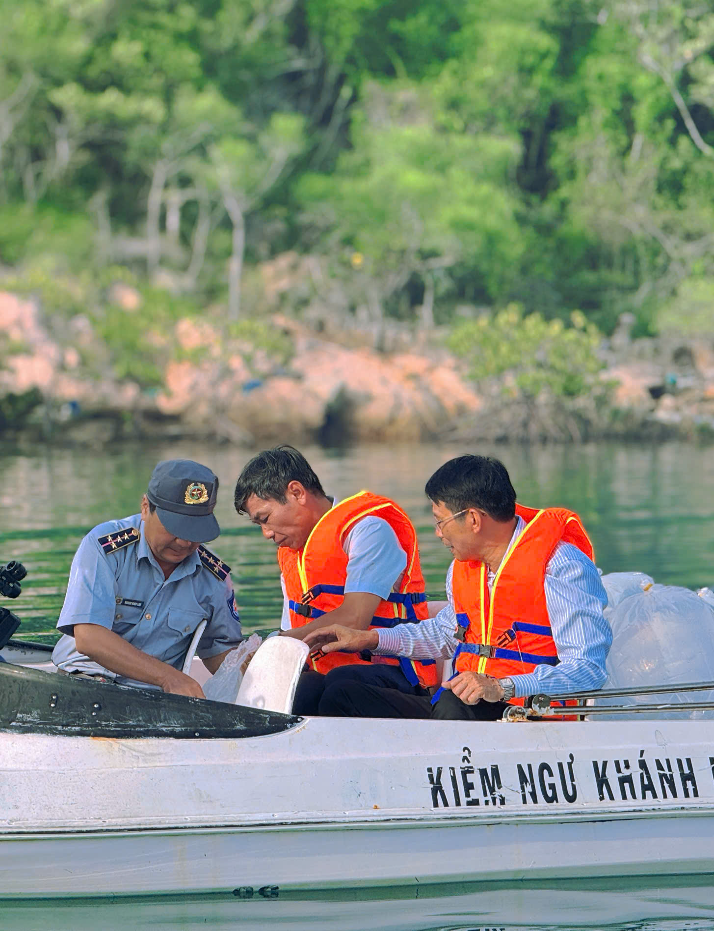 T&aacute;i tạo nguồn lợi, phục hồi rạn san h&ocirc; vịnh Nha Trang - Hướng tới x&acirc;y dựng cộng đồng biển xanh - Ảnh 1.