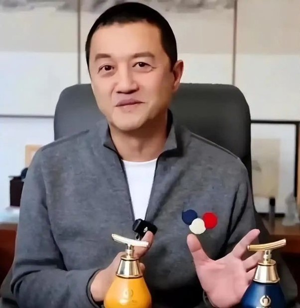 L&yacute; do g&igrave; khiến "Qu&aacute;ch Tĩnh" L&yacute; &Aacute; Bằng kh&ocirc;ng chịu quay lại đ&oacute;ng phim khi l&acirc;m cảnh nợ nần chồng chất?- Ảnh 1.