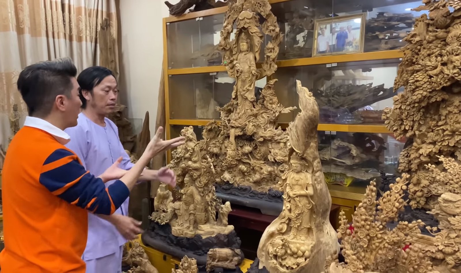Nam NSƯT ở nhà trăm tỷ, có 1 phòng đặc biệt chứa tài sản khủng, Mr. Đàm từng phải thốt "dã man quá" - Ảnh 3. Nam NSƯT ở nhà trăm tỷ, có 1 phòng đặc biệt chứa tài sản khủng, Mr. Đàm từng phải thốt "dã man quá" - Ảnh 3.