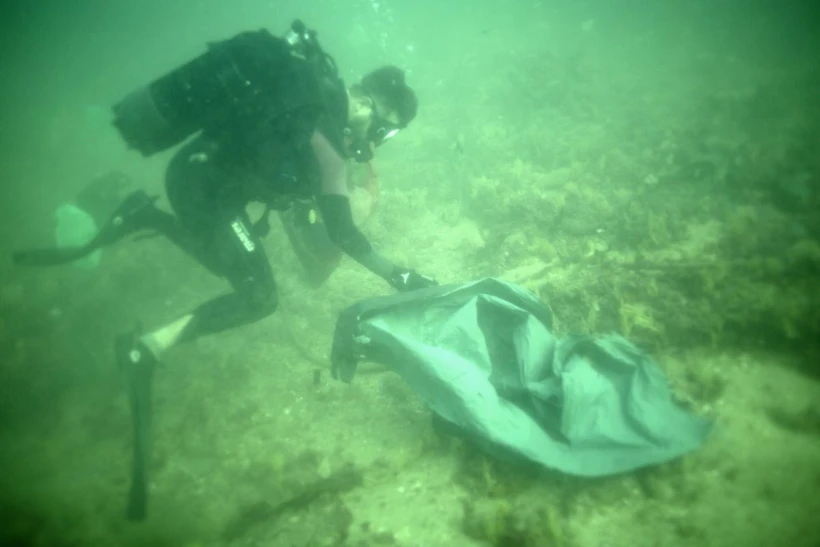 Vi nhựa tồn tại ở mọi độ s&acirc;u trong đại dương - Ảnh 1.