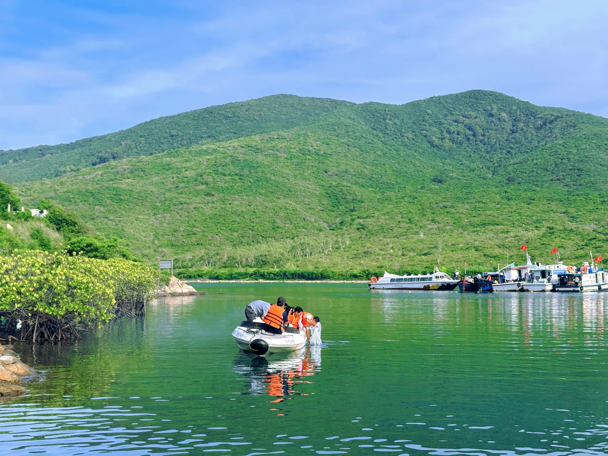 T&aacute;i tạo nguồn lợi, phục hồi rạn san h&ocirc; vịnh Nha Trang - Hướng tới x&acirc;y dựng cộng đồng biển xanh - Ảnh 2.