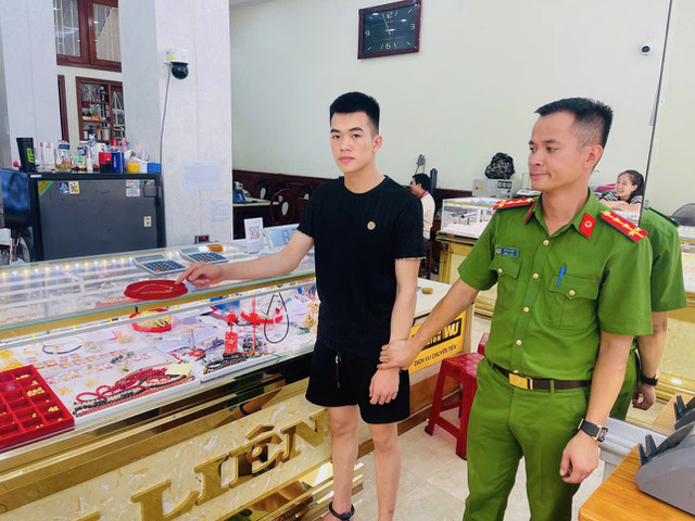 Tình tiết vụ trộm két sắt khiến thanh niên 1996 bị Tịch thu vàng trị giá 100 triệu đồng - Ảnh 1.