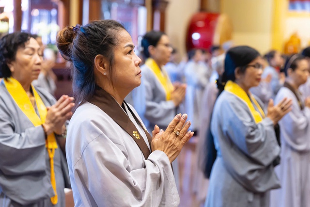 Cập nhật: Không khí đặc biệt của buổi sáng ngày 1/7 sau khi tiếng chuông ngân vang tại hơn 18.000 ngôi chùa trên cả nước- Ảnh 15.