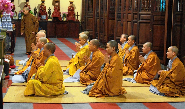 Cập nhật: Không khí đặc biệt của buổi sáng ngày 1/7 sau khi tiếng chuông ngân vang tại hơn 18.000 ngôi chùa trên cả nước- Ảnh 10.