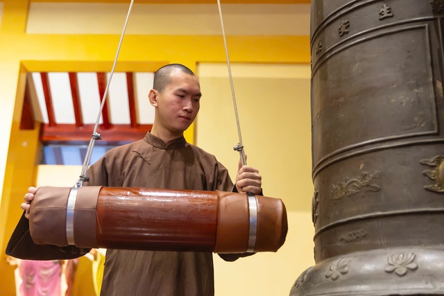 Cập nhật: Không khí đặc biệt của buổi sáng ngày 1/7 sau khi tiếng chuông ngân vang tại hơn 18.000 ngôi chùa trên cả nước- Ảnh 16.