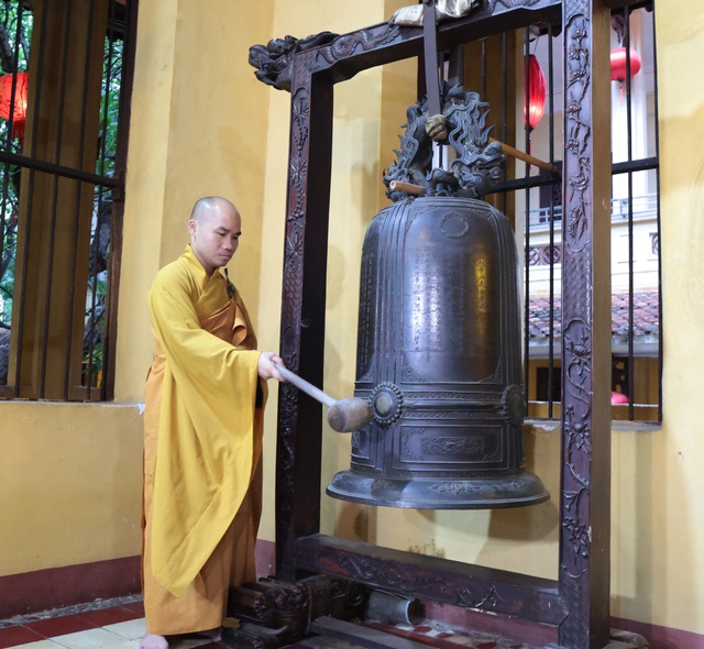 Cập nhật: Không khí đặc biệt của buổi sáng ngày 1/7 sau khi tiếng chuông ngân vang tại hơn 18.000 ngôi chùa trên cả nước- Ảnh 5.