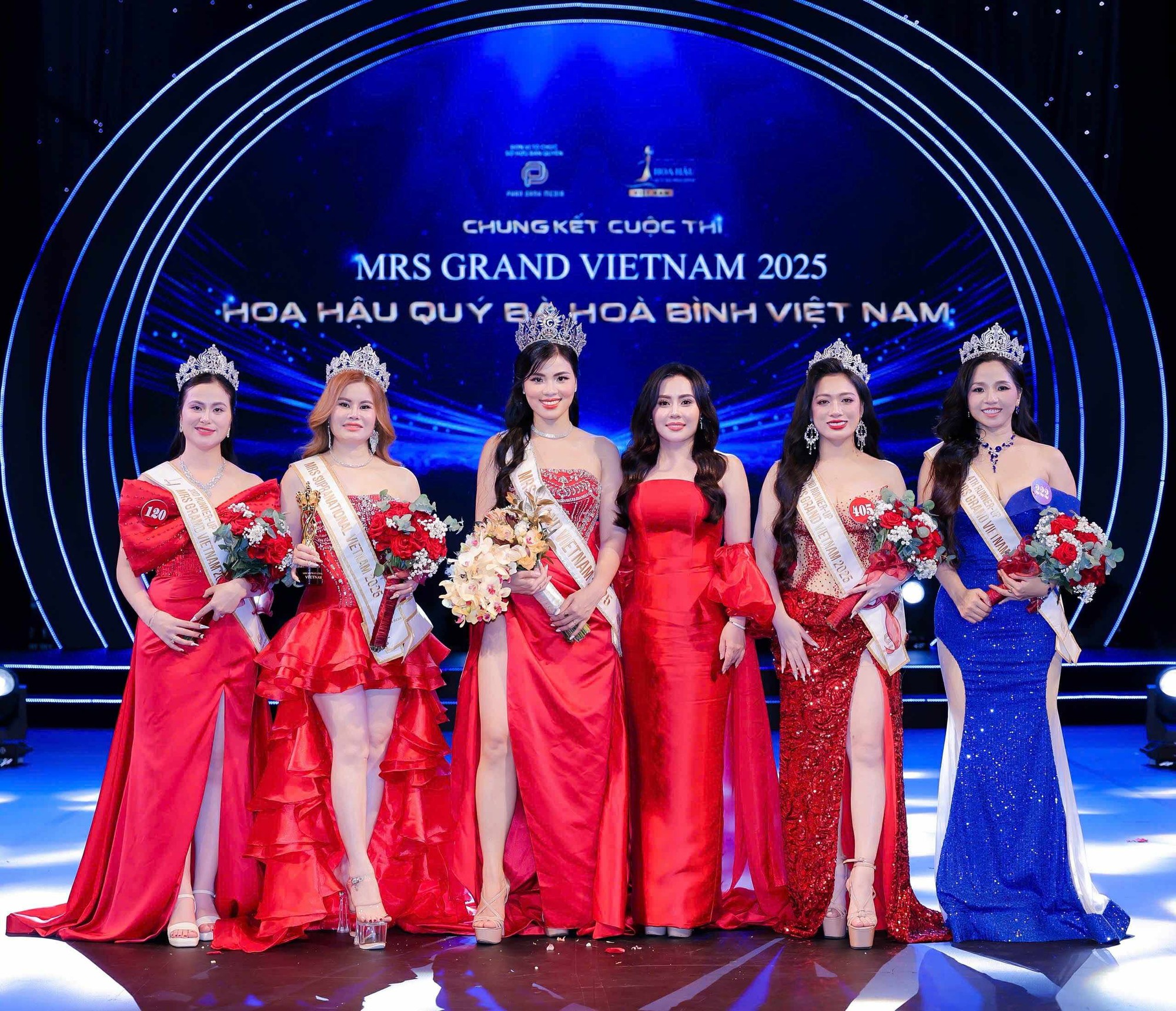 Nguyễn Thị Thưa đăng quang Mrs Grand Vietnam 2025- Ảnh 3.