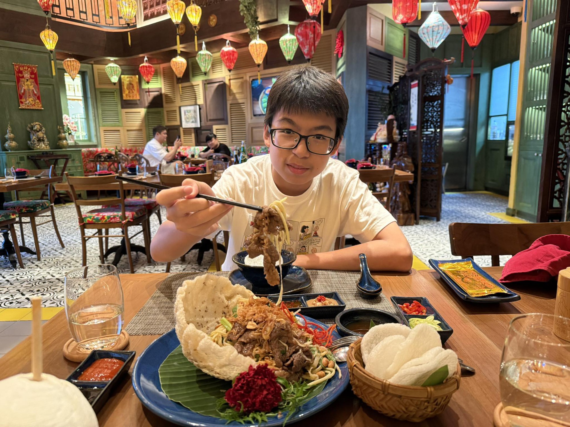 Mối quan hệ giữa nam nghệ sĩ vừa bị nhồi máu cơ tim và con riêng của ca sĩ Bùi Lan Hương - Ảnh 2.