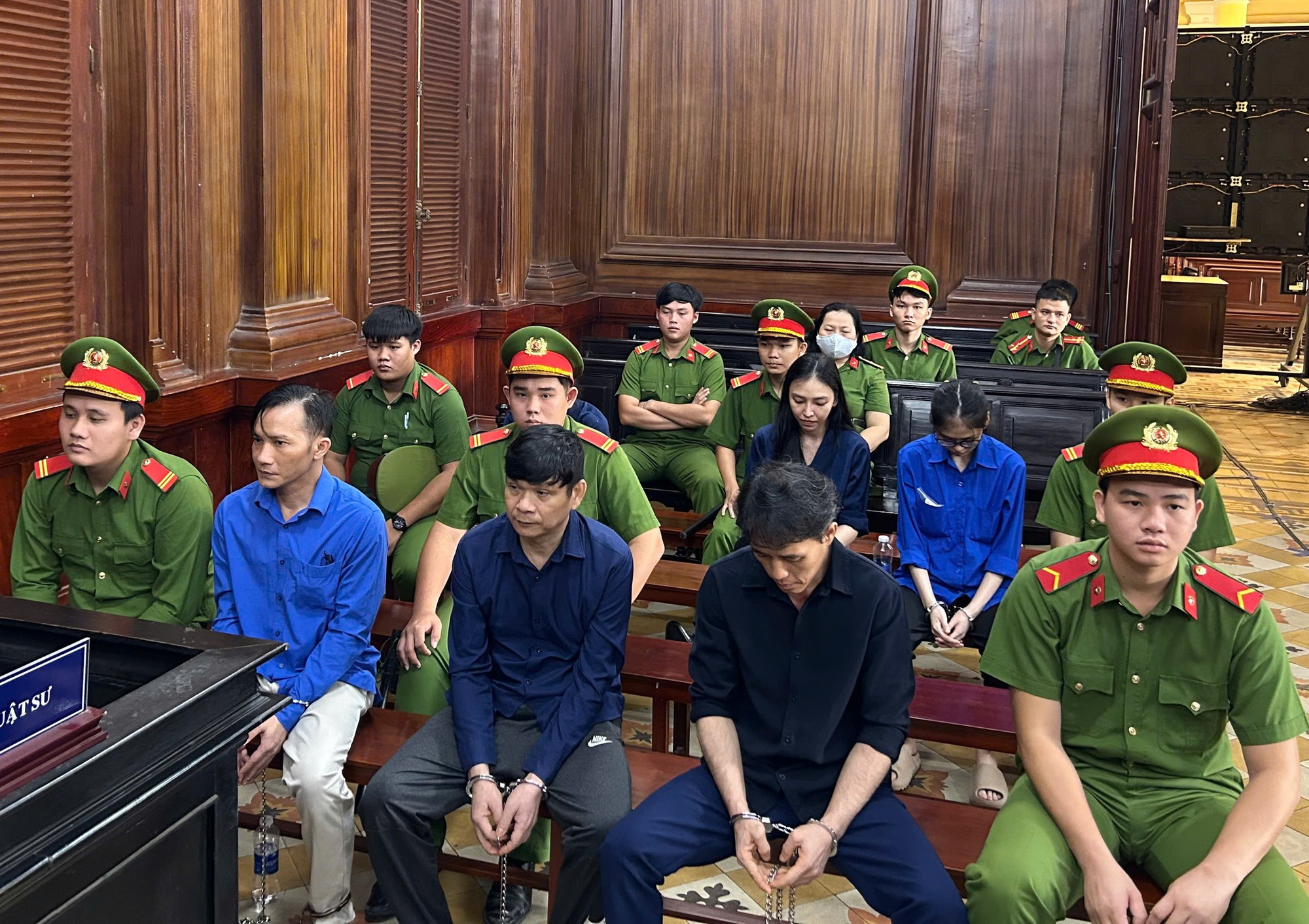 Nh&oacute;m bị c&aacute;o vận chuyển ma t&uacute;y hơn 117 kg tho&aacute;t &aacute;n tử nhờ Luật mới - Ảnh 2.