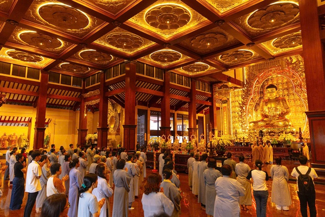 Cập nhật: Không khí đặc biệt của buổi sáng ngày 1/7 sau khi tiếng chuông ngân vang tại hơn 18.000 ngôi chùa trên cả nước- Ảnh 21.