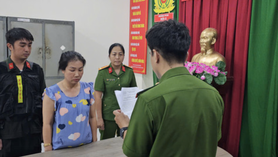 Công an TP HCM bắt Giám đốc Công ty Mỹ phẩm sản xuất hàng giả - Ảnh 1.