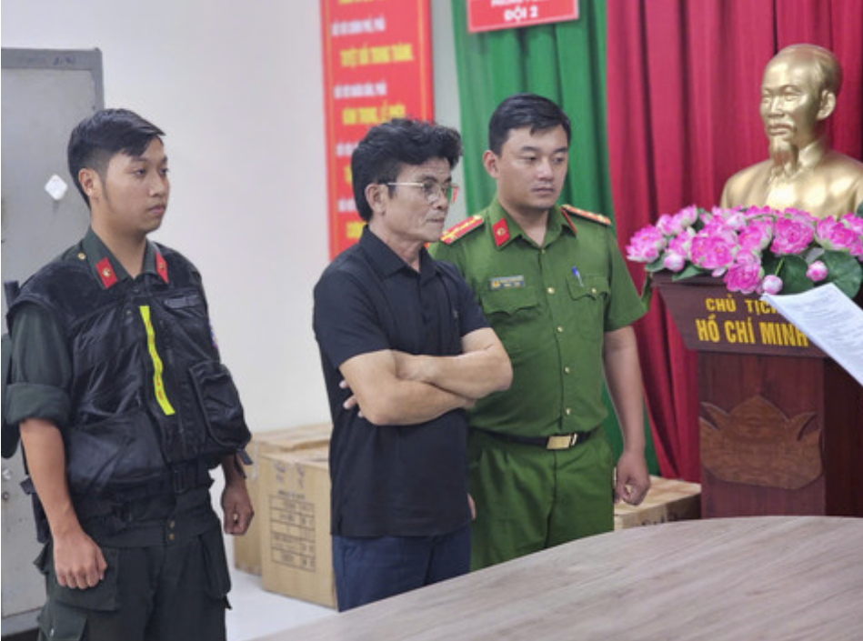 Công an TP HCM bắt Giám đốc Công ty Mỹ phẩm sản xuất hàng giả - Ảnh 2.