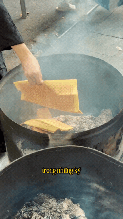 Câu chuyện bí ẩn ít người biết về tục cúng âm hồn cả tuần vào tháng 5 Âm lịch ở "xứ Thần Kinh" - Ảnh 17. Câu chuyện bí ẩn ít người biết về tục cúng âm hồn cả tuần vào tháng 5 Âm lịch ở "xứ Thần Kinh" - Ảnh 17.