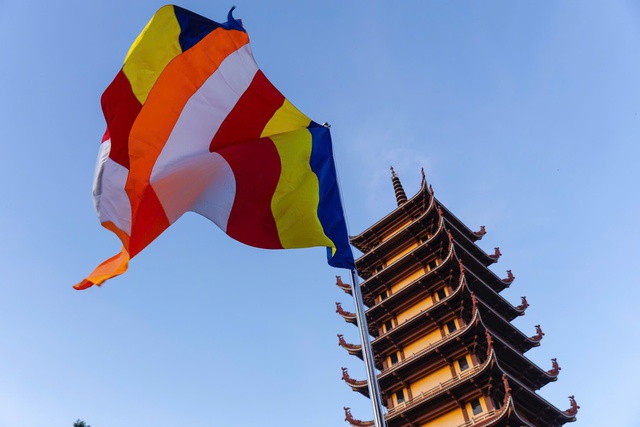 Cập nhật: Không khí đặc biệt của buổi sáng ngày 1/7 sau khi tiếng chuông ngân vang tại hơn 18.000 ngôi chùa trên cả nước- Ảnh 18.