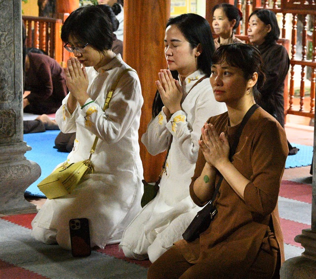 Cập nhật: Không khí đặc biệt của buổi sáng ngày 1/7 sau khi tiếng chuông ngân vang tại hơn 18.000 ngôi chùa trên cả nước- Ảnh 13.