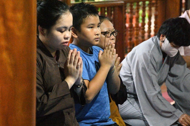 Cập nhật: Không khí đặc biệt của buổi sáng ngày 1/7 sau khi tiếng chuông ngân vang tại hơn 18.000 ngôi chùa trên cả nước- Ảnh 12.