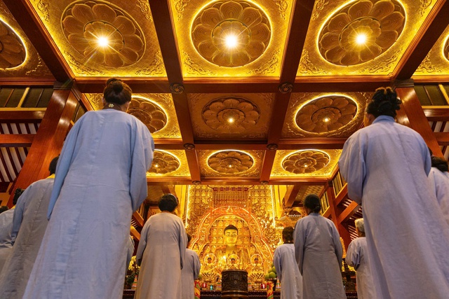 Cập nhật: Không khí đặc biệt của buổi sáng ngày 1/7 sau khi tiếng chuông ngân vang tại hơn 18.000 ngôi chùa trên cả nước- Ảnh 22.