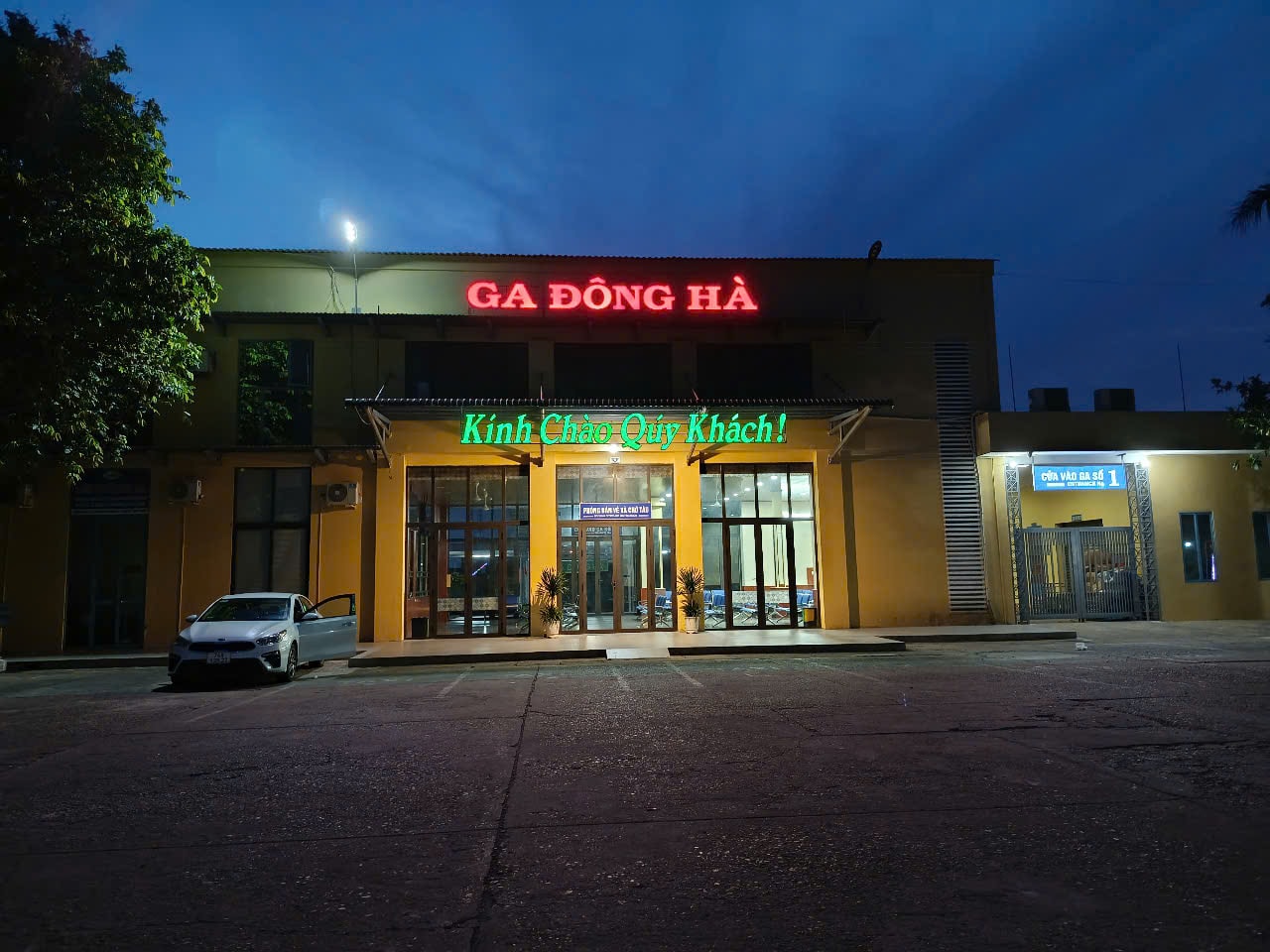 Lý do tạm hoãn chuyến tàu chở công chức Đông Hà-Đồng Hới - Ảnh 1.
