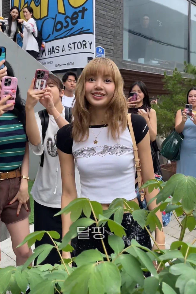 Tình trạng báo động của Lisa trước thềm BLACKPINK comeback- Ảnh 3. Tình trạng báo động của Lisa trước thềm BLACKPINK comeback- Ảnh 3.