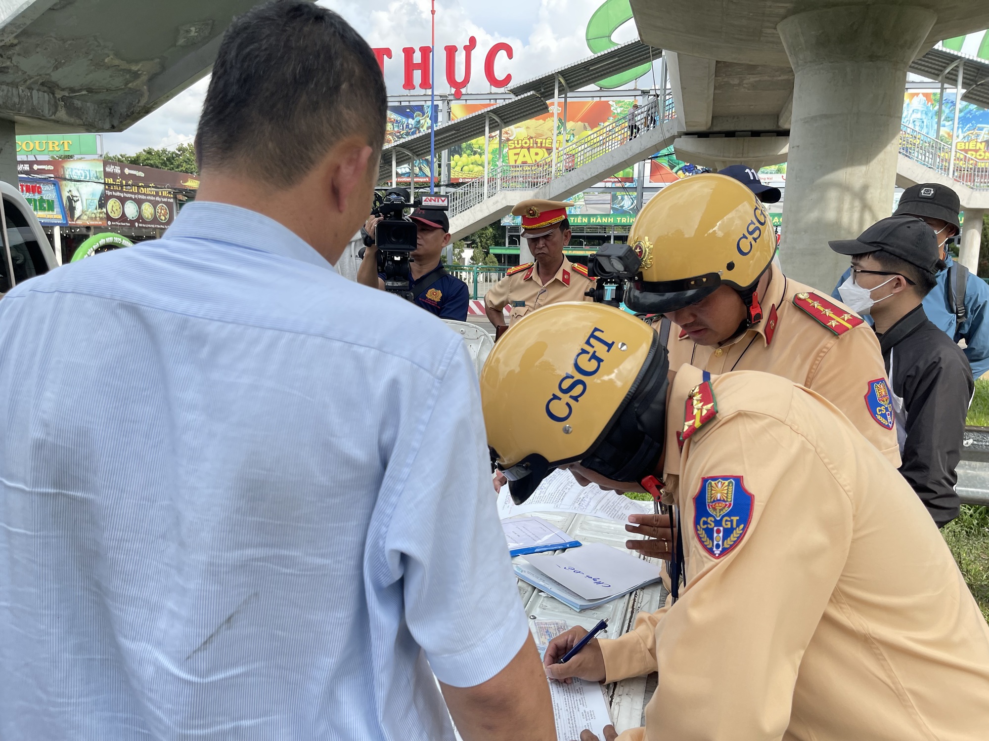 Bất ngờ kết quả sau khi dừng hàng chục xe khách ở TP HCM- Ảnh 2. Bất ngờ kết quả sau khi dừng hàng chục xe khách ở TP HCM- Ảnh 2.