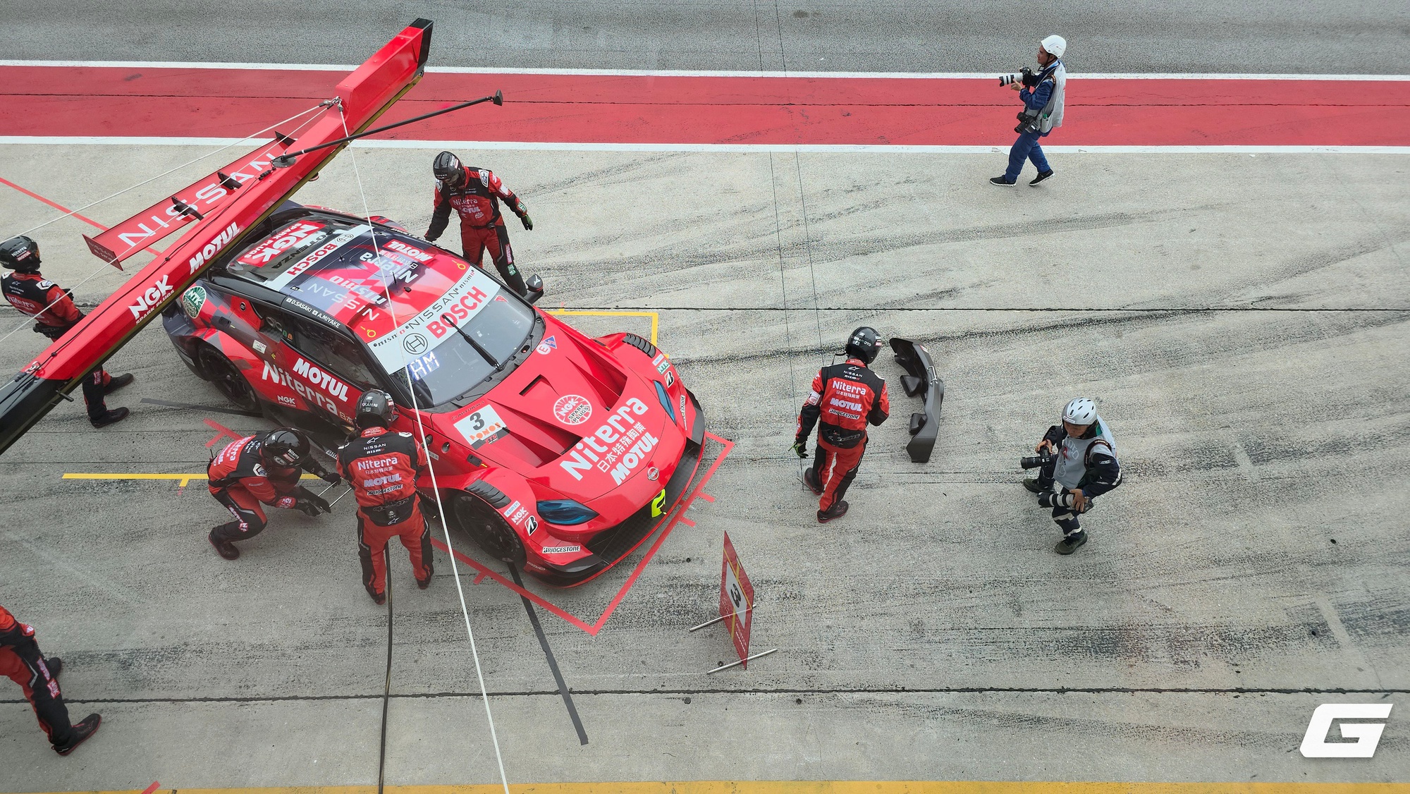 Cận cảnh garage đội đua tại giải Super GT: 'Vùng cấm' mà không phải ai cũng có thể lại gần- Ảnh 1.