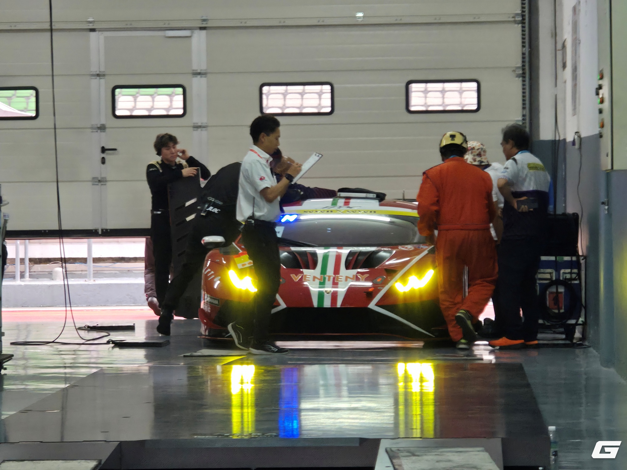 Cận cảnh garage đội đua tại giải Super GT: 'Vùng cấm' mà không phải ai cũng có thể lại gần- Ảnh 5.