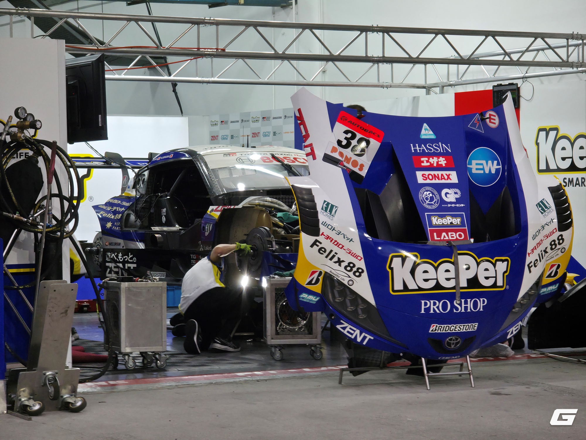 Cận cảnh garage đội đua tại giải Super GT: 'Vùng cấm' mà không phải ai cũng có thể lại gần- Ảnh 2.