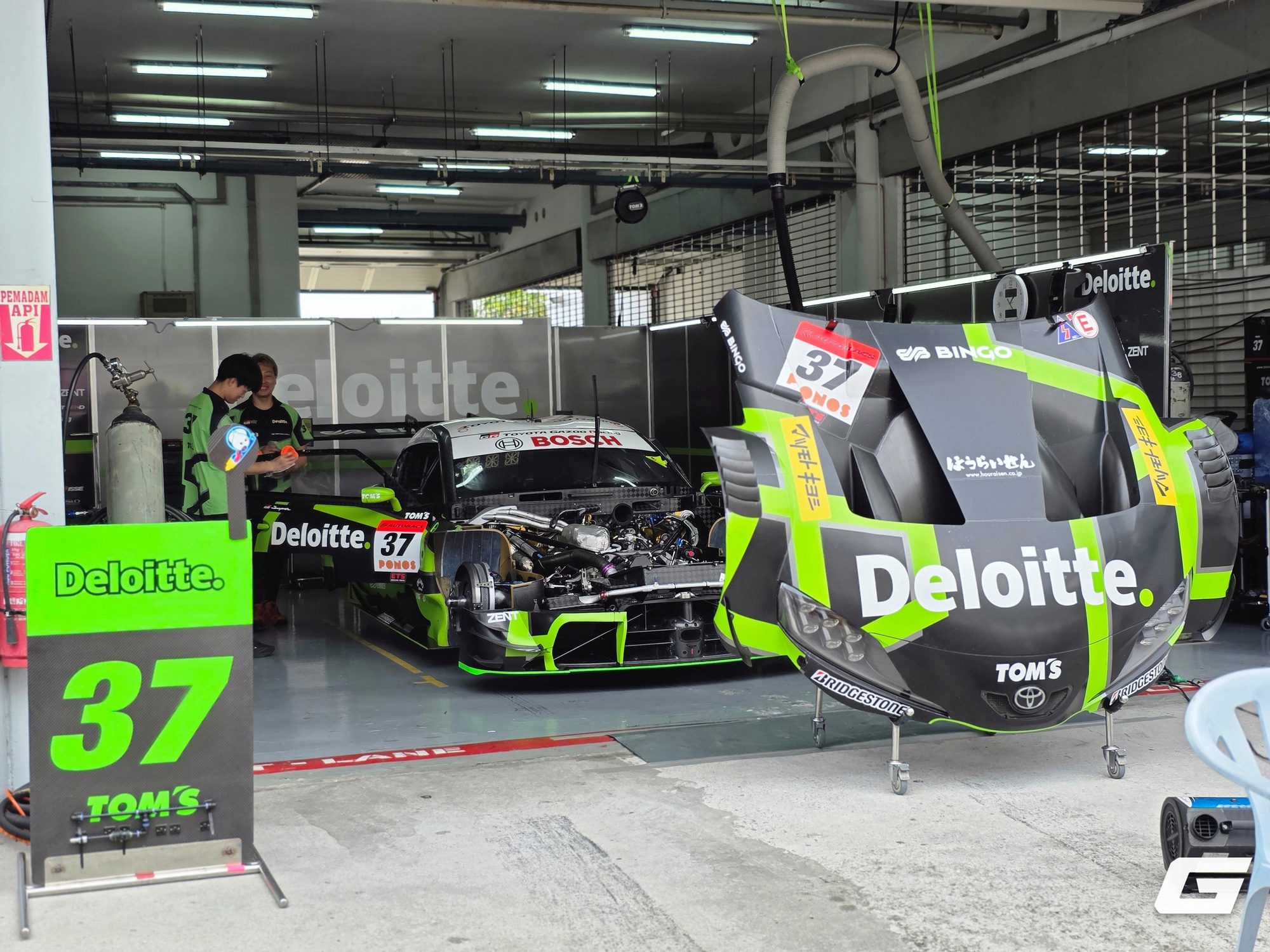 Cận cảnh garage đội đua tại giải Super GT: 'Vùng cấm' mà không phải ai cũng có thể lại gần- Ảnh 3.