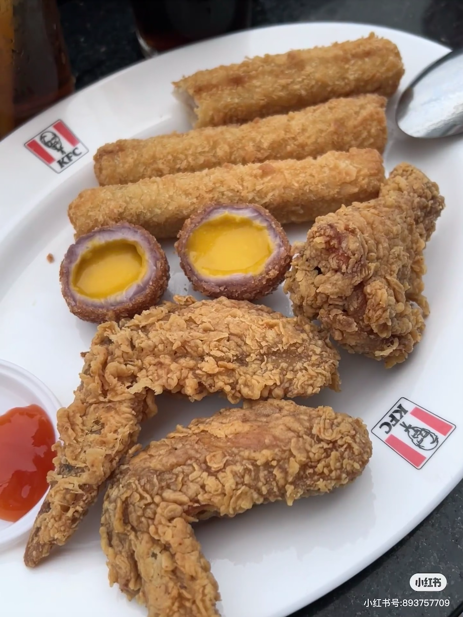 Khách Trung khen ngợi trải nghiệm ăn KFC độc đáo giữa lòng Hà Nội - Ảnh 3.