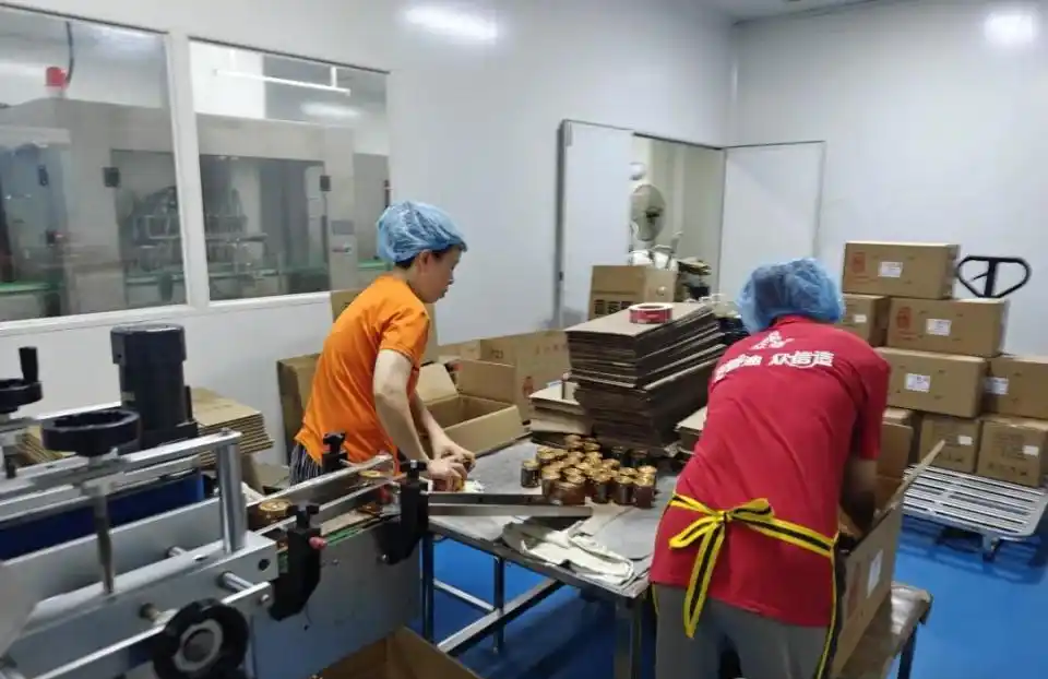 Đột k&iacute;ch cơ sở sản xuất gia vị lẩu giả, gi&aacute; trị l&ecirc;n đến 51 tỷ đồng - Ảnh 2.