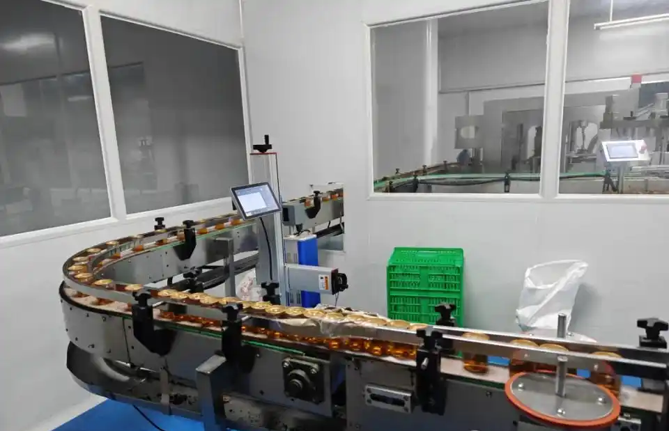 Đột k&iacute;ch cơ sở sản xuất gia vị lẩu giả, gi&aacute; trị l&ecirc;n đến 51 tỷ đồng - Ảnh 1.