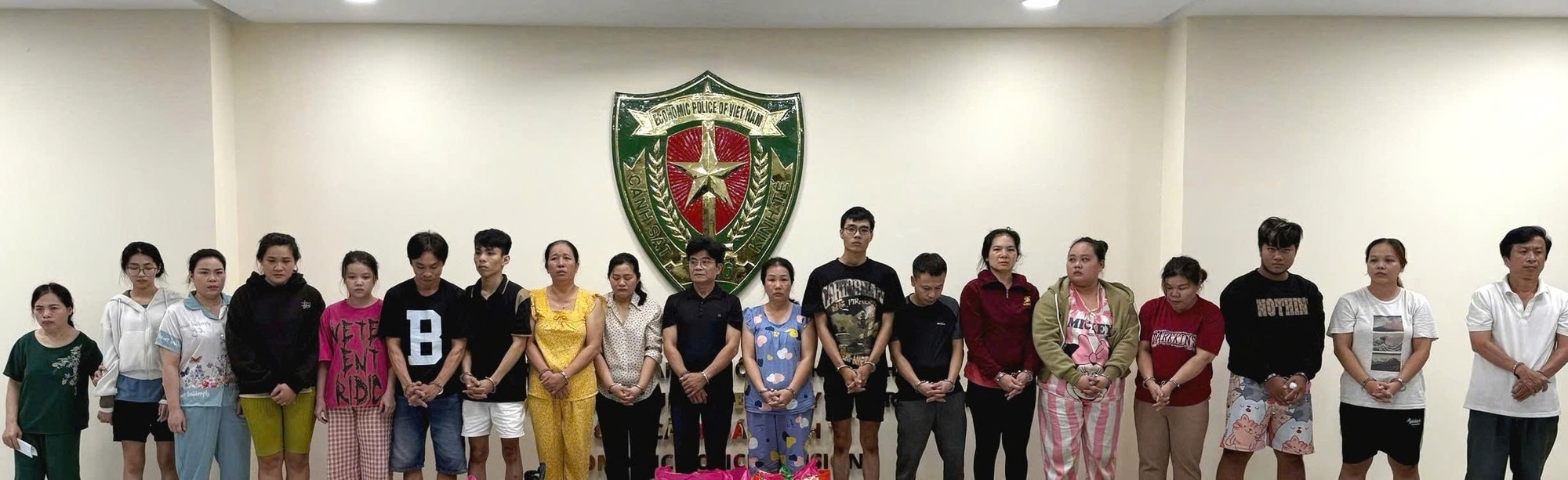 Công an TP HCM bắt Giám đốc Công ty Mỹ phẩm sản xuất hàng giả - Ảnh 5.