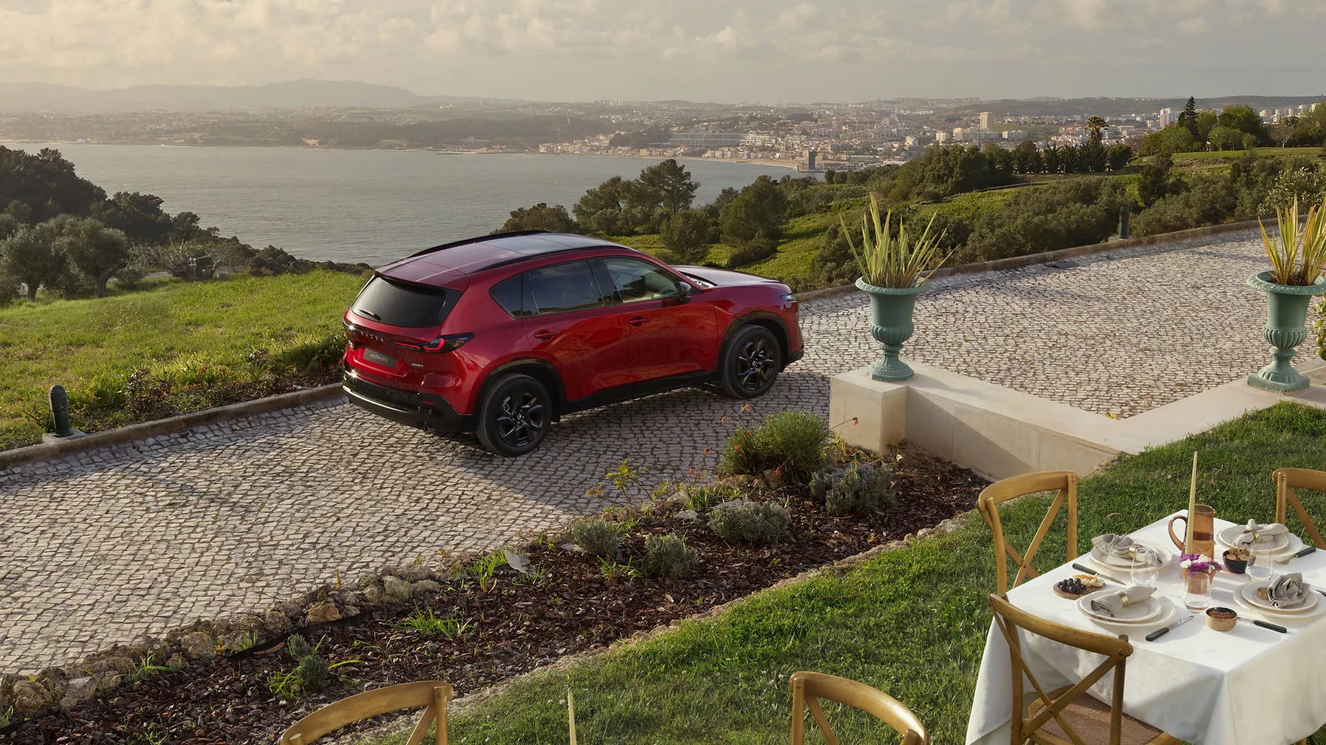 Mazda CX-5 2025 ra mắt: Nội thất mới hoàn toàn, màn hình lớn, ít phím bấm, 'úp mở' bản hybrid gây bất ngờ - Ảnh 8.