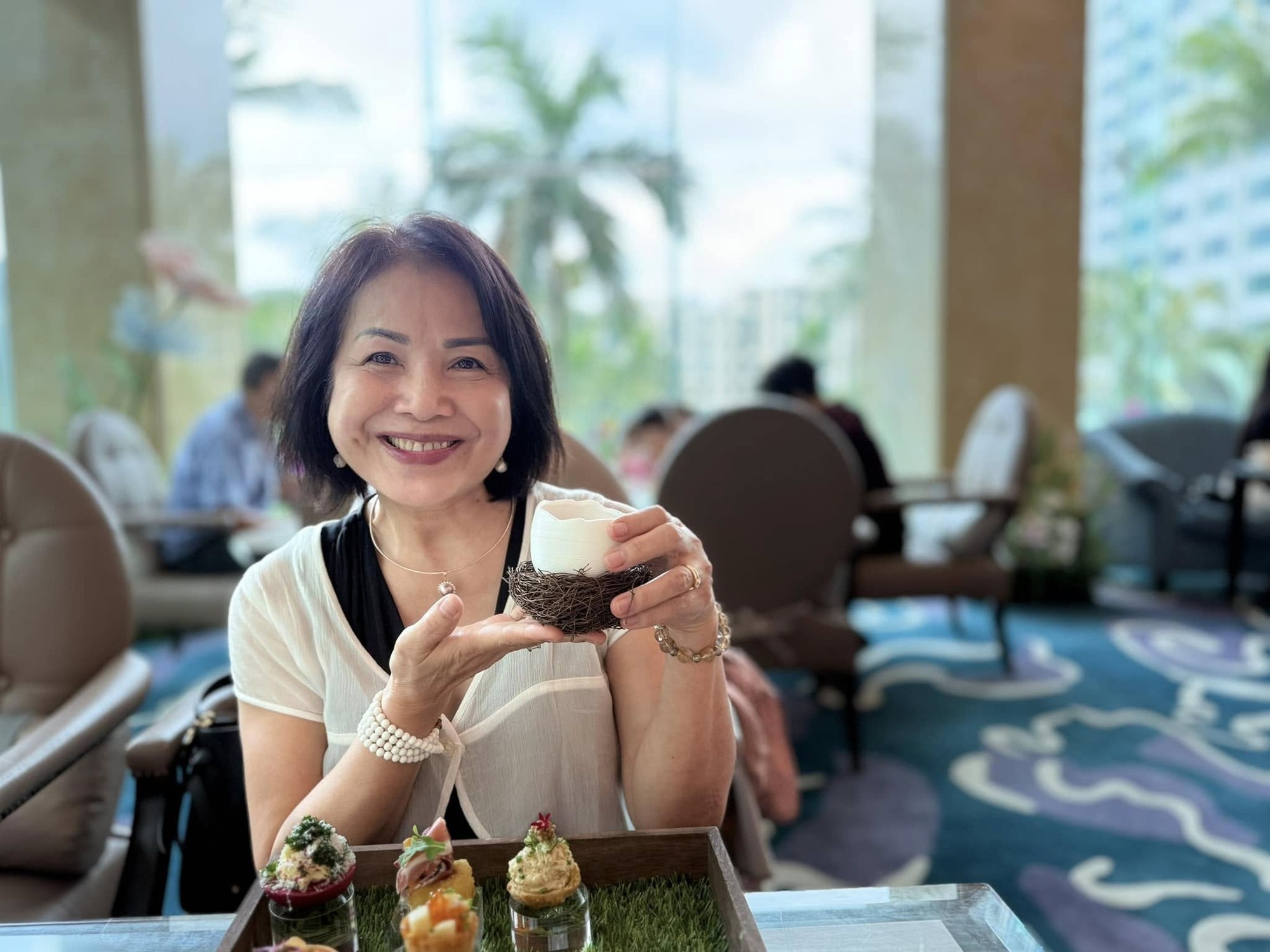 Nữ nghệ sĩ sống lạc quan sau khi công khai bị ung thư phổi khiến Đàm Vĩnh Hưng thốt lên “thương chị” - Ảnh 3.