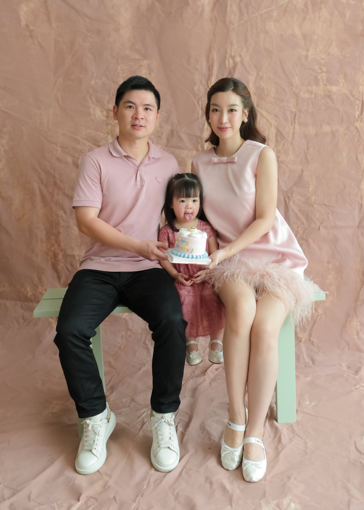 3 giây bắt trọn khí chất dâu hào môn Đỗ Mỹ Linh, thái độ với phu nhân nhà bầu Hiển gây chú ý- Ảnh 4.