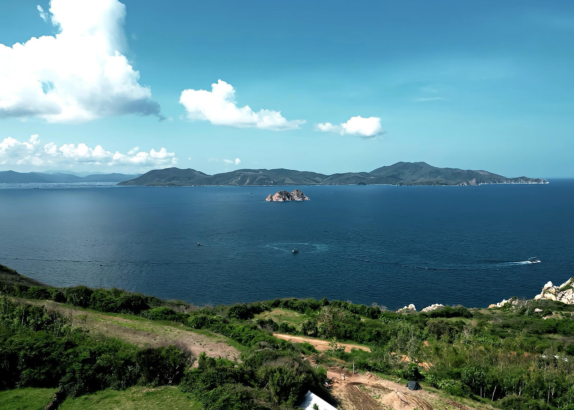 Đắk Lắk có một bãi biển không khác gì biển nước Ý khiến dân tình rần rần đòi “nghỉ hưu sớm”- Ảnh 2. Đắk Lắk có một bãi biển không khác gì biển nước Ý khiến dân tình rần rần đòi “nghỉ hưu sớm”- Ảnh 2.