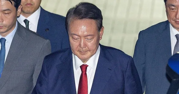 Cựu Tổng thống H&agrave;n Quốc Yoon Suk Yeol bị bắt: Ph&ograve;ng giam biệt lập, kh&ocirc;ng c&oacute; điều h&ograve;a - Ảnh 2.