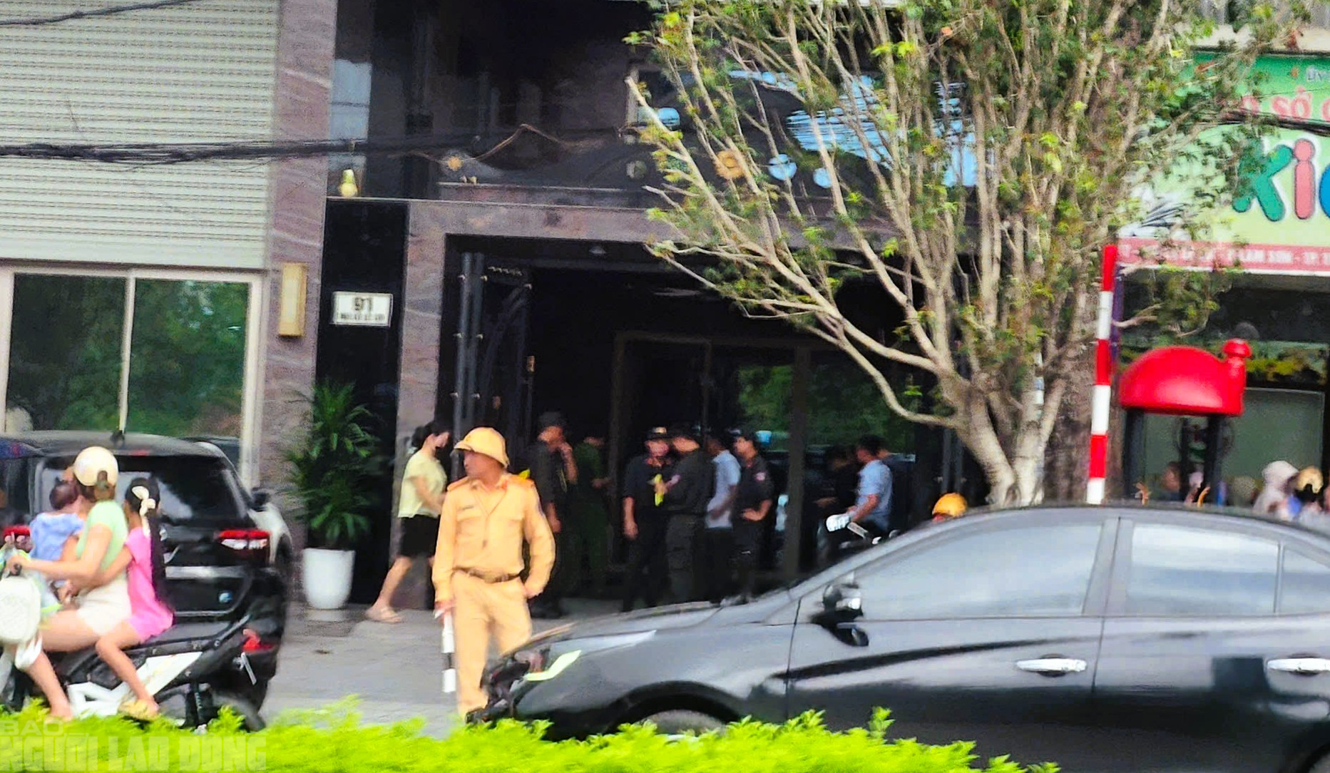 Công an phong tỏa khám xét nhà M . Gỗ - giang hồ xứ Thanh gây chú ý - Ảnh 2.