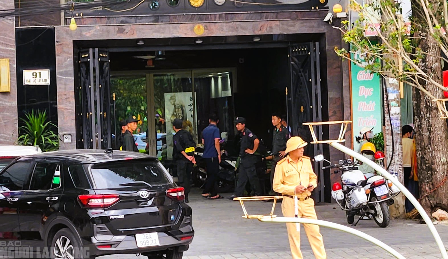 Công an phong tỏa khám xét nhà M . Gỗ - giang hồ xứ Thanh gây chú ý - Ảnh 4.